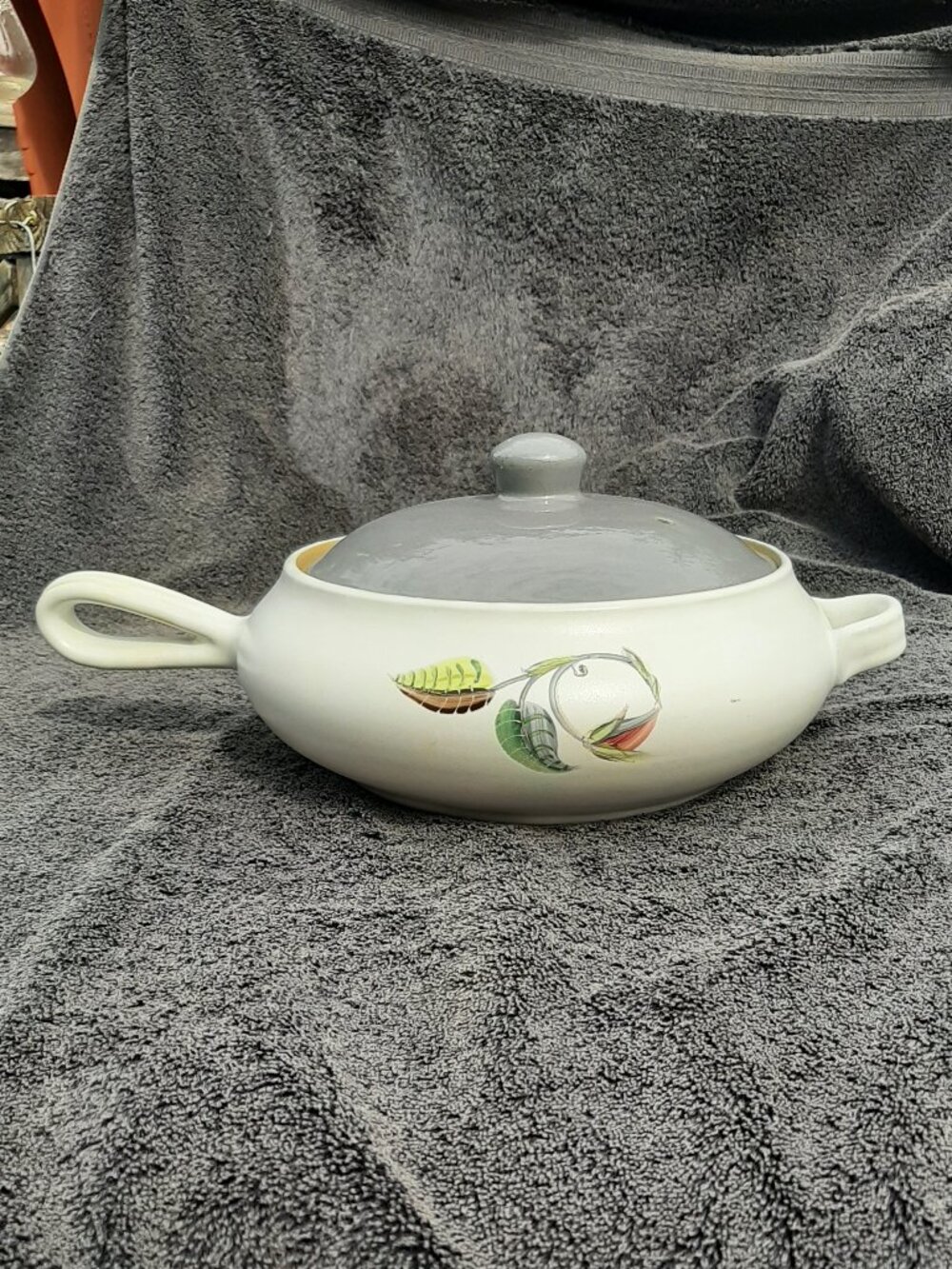 Denby 4 PT Round Flared Handle Covered Casserole "Spring" - Picture 4 of 9